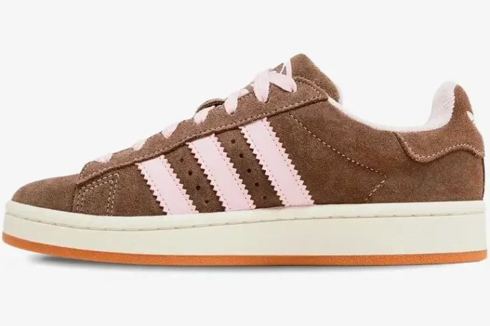 Side profile of Adidas Campus 00s sneakers in Dust Cargo brown suede with Clear Pink stripes and laces. - SKU HQ4569