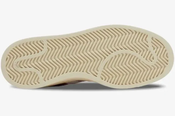 Bottom view of the off-white herringbone outsole of the Adidas Campus 00s Pink Strata sneaker. - SKU hp6286