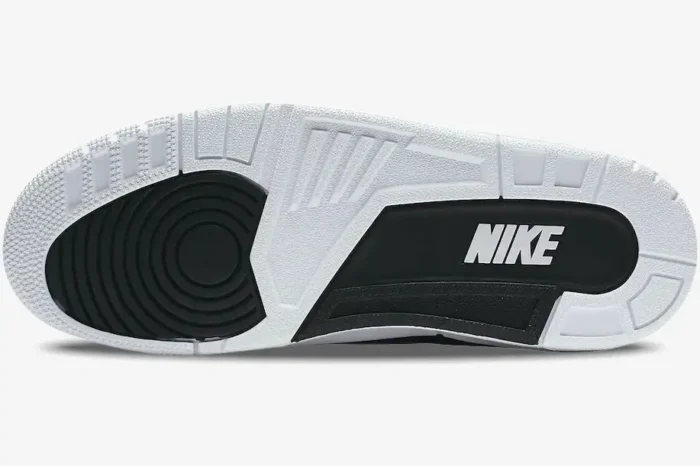 Bottom view of the Air Jordan 3 Retro x Fragment Design white and black rubber outsole. - SKU DA3595-100