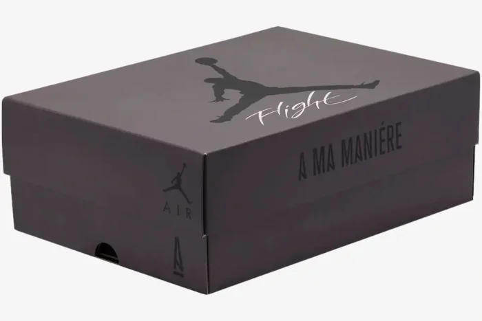 Three-quarter view of the violet ore Air Jordan 4 Retro x A Ma Maniére shoebox featuring Jumpman and Flight logos. - SKU DV6773-220