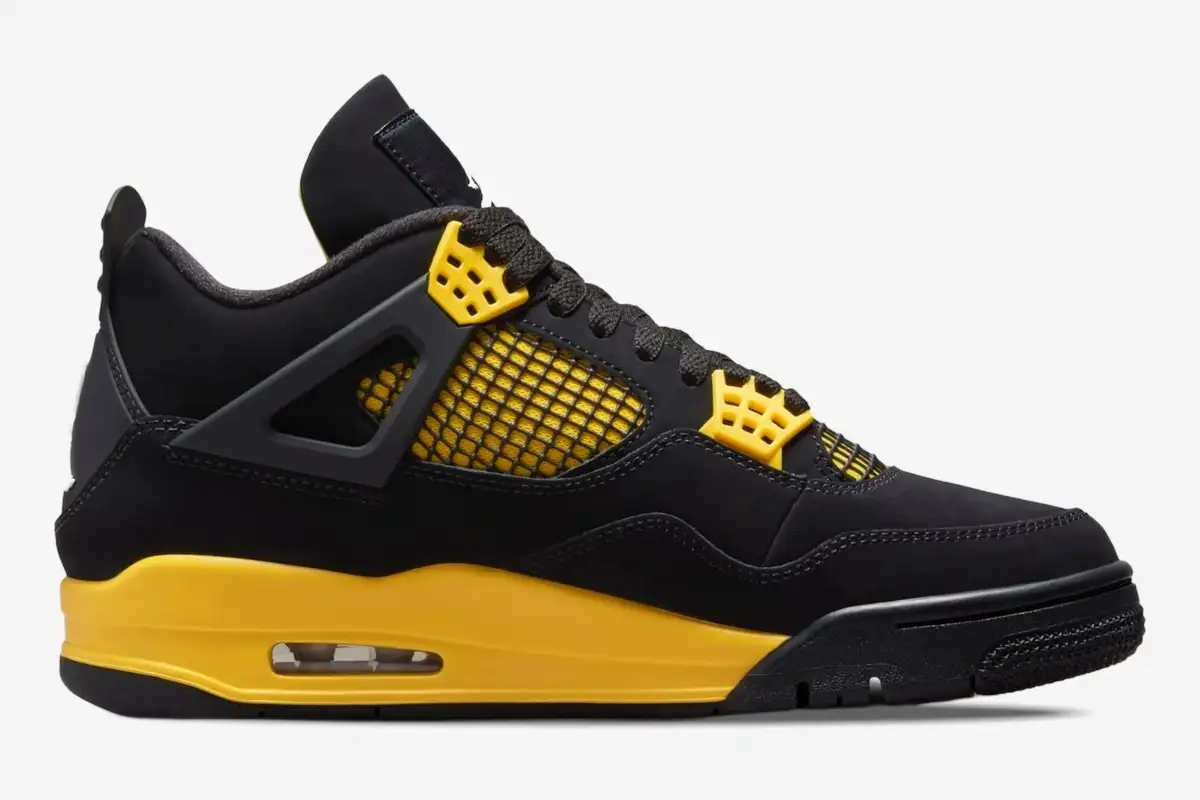 air-jordan-4-retro-thunder-black-yellow-side-view-dh6927-017-100-745 Air Jordan 4 Retro Thunder sneaker in black and tour yellow, side profile view. - SKU DH6927-017
