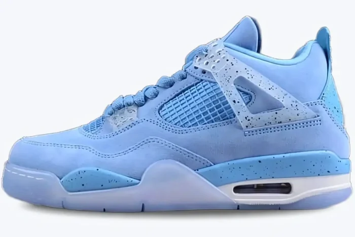 Side profile of the Air Jordan 4 Retro UNC Player Exclusive in light blue suede with speckled accents. - SKU su18-mnjdls-731-lnm-aj4-904284