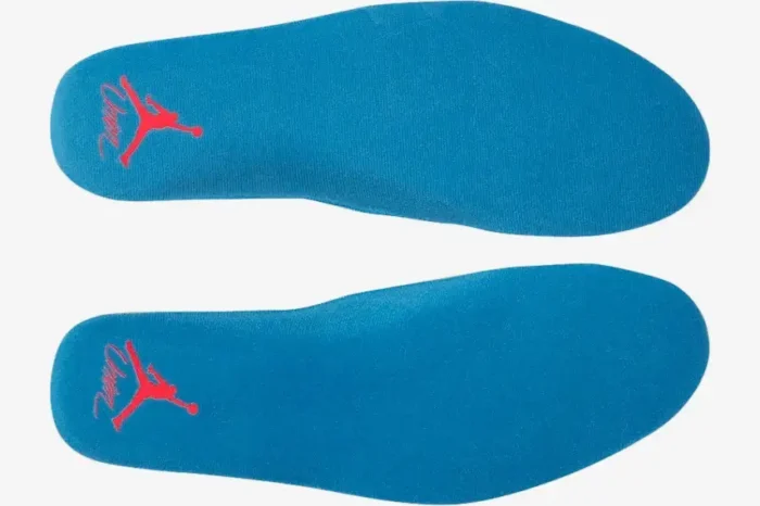 Top-down view of blue Air Jordan 4 x Union LA Guava Ice insoles with red logos. - SKU DC9533-800