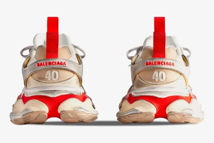 Rear view of Balenciaga Cargo Worn-Out sneakers in beige and red with size 40 detail. - SKU 785754W2MV12160