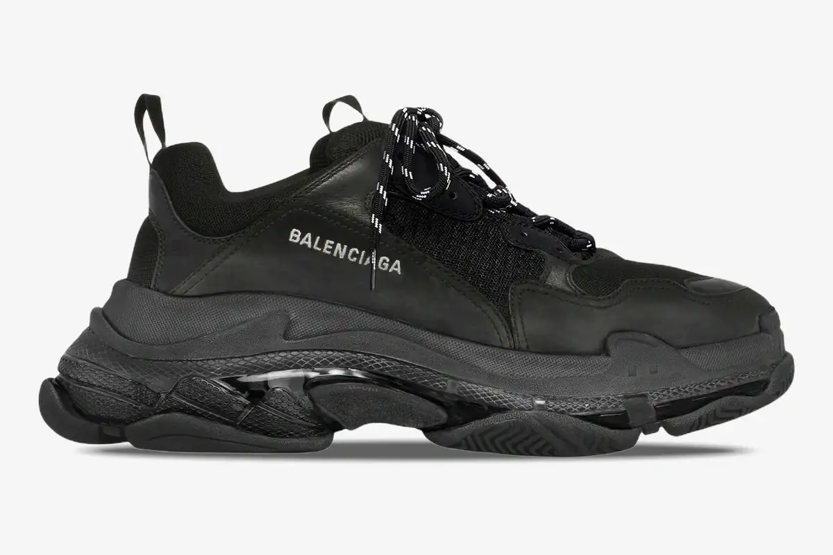 balenciaga-triple-s-black-clear-sole-side-view-541624w2fb11000-391-288 Balenciaga Triple S Black Clear Sole sneakers shown from a side profile view. - SKU 541624W2FB11000