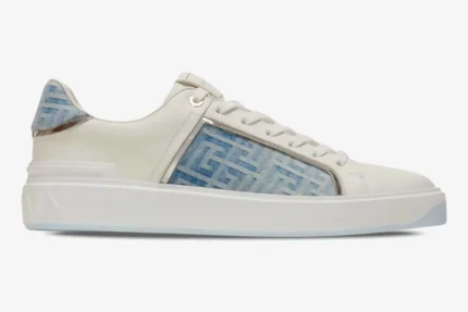 Balmain B-Court low-top sneaker in white leather and blue denim monogram, side profile view. - SKU XM1VI291LDSH