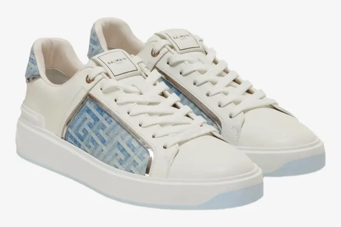 Balmain B-Court Low sneakers in white leather and blue monogrammed denim, three-quarter side view. - SKU XM1VI291LDSH