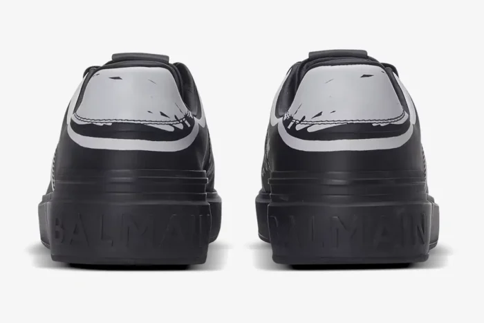 Rear view of Balmain B-Court black and white calfskin trainers featuring embossed logo on the soles. - SKU EN1VI690LCLP