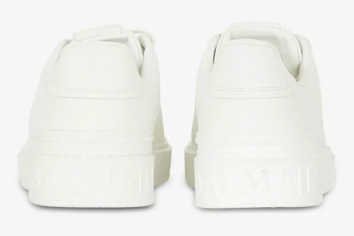 Rear view of white Balmain B-Court calfskin trainers showing embossed logo on the heels. - SKU GM1VI288LVTR