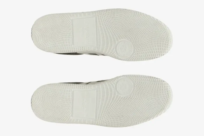 Bottom view of the white textured outsoles of Balmain Calfskin Swan Trainers in black and white. - SKU EM0VI360LVTR