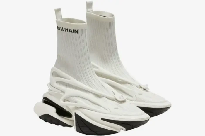 Balmain Chunky Unicorn High sneakers in white with black soles, featuring a ribbed knit upper and three-quarter view. - SKU BM1VH343KLKB-GAB
