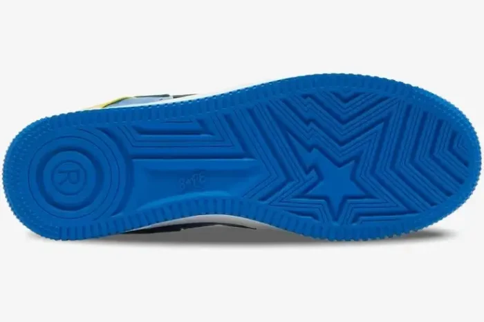 Bottom view of the blue outsole of A Bathing Ape Bapesta M1 Brazil sneaker showing star tread pattern. - SKU 1I80191004-BLXYE