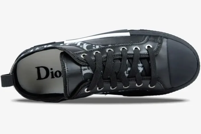 Top-down view of Dior B23 Low Top Oblique Canvas sneaker in black and grey with black laces. - SKU 3SN249YNT_H960