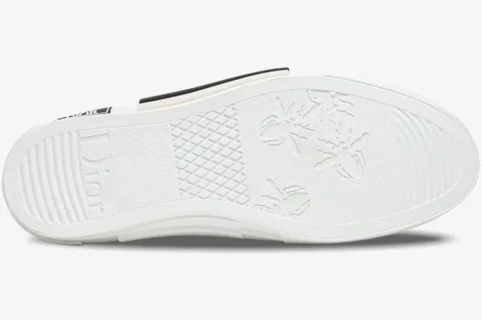 Bottom view of the white Dior B23 Low Top sneaker sole featuring bee motifs and logo. - SKU 3SN249YJP_H069