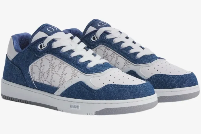 Dior B27 Low sneakers in blue and white Oblique Galaxy leather, three-quarter side view. - SKU 3SN272ZIR_H565