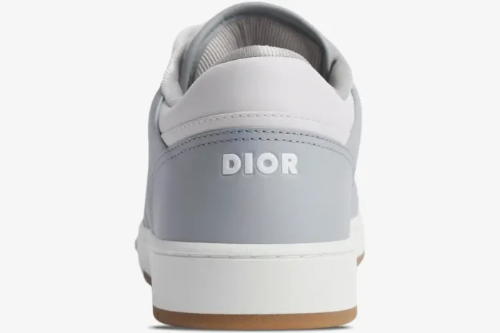 Rear view of Dior B27 Low sneaker in grey and white featuring a white Dior logo on the heel. - SKU 3SN272ZIR_H165