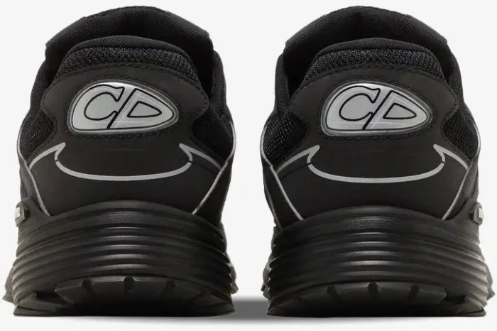 Rear view of black Dior B30 Countdown sneakers showing the CD logo on the heels. - SKU 3SN279ZRF_H900