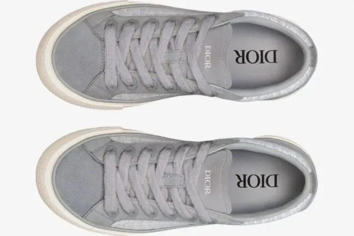 Top-down view of Dior B33 sneakers in gray oblique jacquard and gray suede. - SKU 3SN297ZUM_H860