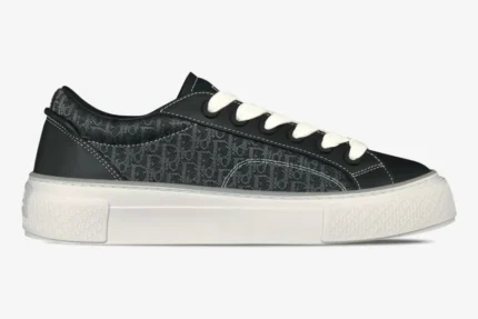 Side profile of Dior B33 Spin sneakers in black Oblique jacquard and calfskin with white soles. - SKU 3SN303ZYS_H981