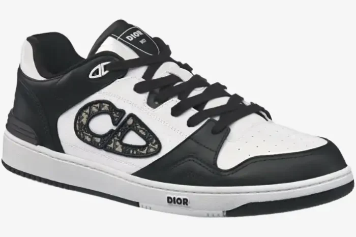 Dior B57 low-top sneaker in black and white leather with Oblique jacquard CD logo, side view. - SKU 3SN318ZXU_H960