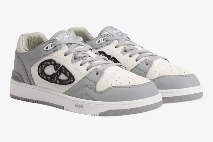 Dior B57 low-top sneaker in white and grey oblique, three-quarter side view. - SKU 3SN318ZXU_H860