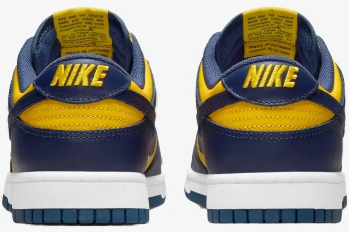 Nike SB Dunk Low Michigan - Image 4