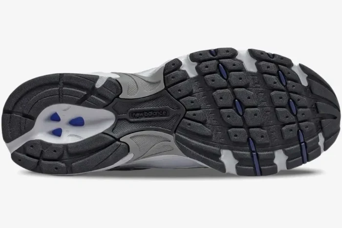 Bottom view of New Balance 530 sneaker outsole in black, grey, and navy blue. - SKU MR530SG