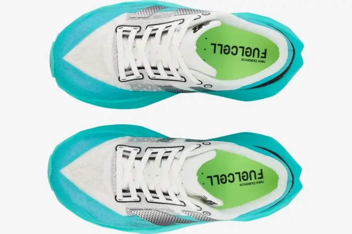 Top-down view of New Balance Fuelcell Supercomp Elite V4 running shoes in Cyber Jade and white. - SKU WFCXCJ4