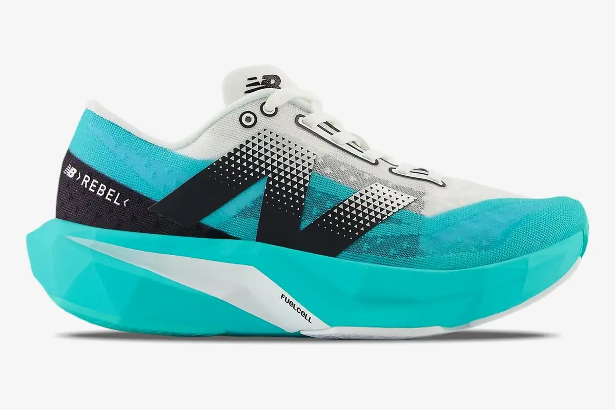 new-balance-fuelcell-sc-elite-v4-cyber-jade-side-wfcxcj4-473-725 Side profile of New Balance FuelCell Supercomp Elite V4 running shoe in Cyber Jade and black. - SKU WFCXCJ4