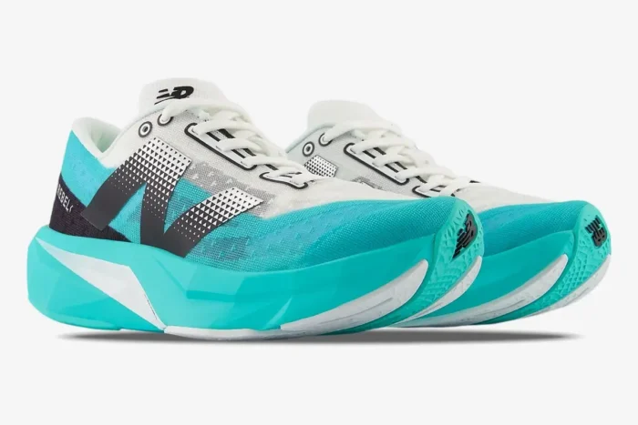 New Balance Fuelcell Supercomp Elite V4 running shoes in Cyber Jade and Black, three-quarter side view. - SKU WFCXCJ4