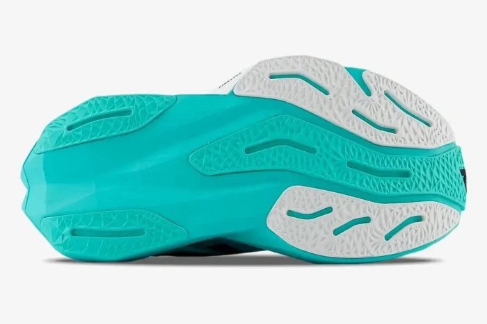 Bottom outsole view of New Balance Fuelcell Supercomp Elite V4 in Cyber Jade showing tread pattern. - SKU WFCXCJ4