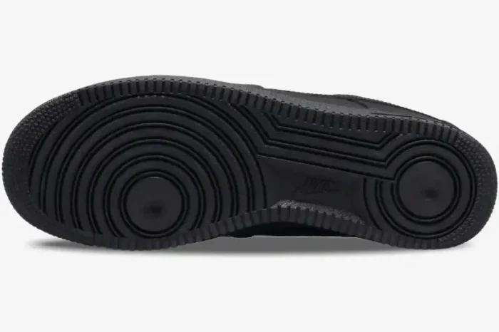 Black Nike Air Force 1 Low x Supreme sneaker outsole with concentric circle tread pattern. - SKU CW2288-001
