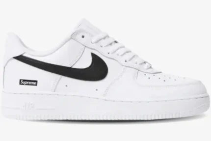 Side profile of a white Nike Air Force 1 Low x Supreme sneaker with a black swoosh and box logo. - SKU SPNK1AF3