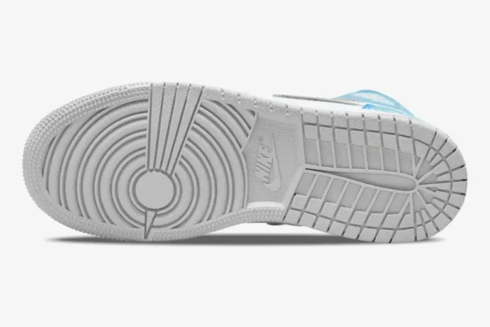 Bottom view of the light grey outsole on the Air Jordan 1 Retro High OG Hyper Royal sneaker. - SKU 555088-402