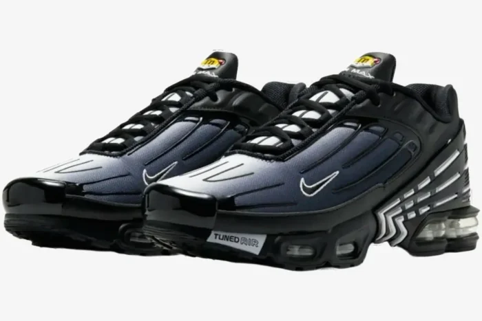 Nike Air Max Plus 3 sneakers in black, navy, and white, shown from a three-quarter front perspective. - SKU CD7005-003