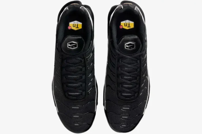 Top-down view of Nike Air Max Plus Black Reflective sneakers with black mesh and wavy overlays. - SKU 604133-050