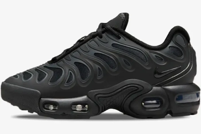 Side profile view of the Nike Air Max Plus Drift GS Triple Black sneaker with visible Air units. - SKU FV5921-002