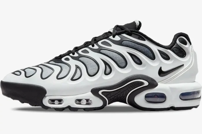 Nike Air Max Plus Drift sneaker in white and black, side profile view with visible Air units. - SKU FV4081-102