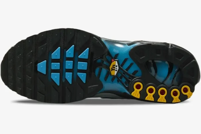 Outsole view of Nike Air Max Plus Grey University Blue with black and blue tread. - SKU DM0032-015