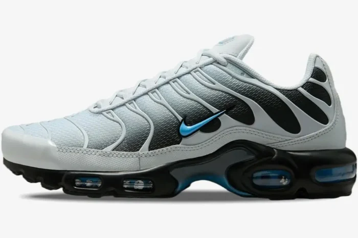 Nike Air Max Plus in Grey and University Blue, side profile view showing the gradient mesh upper and black midsole. - SKU DM0032-015