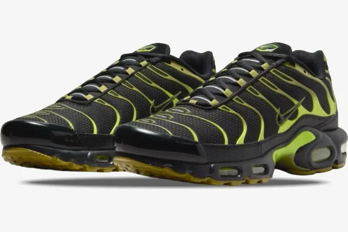 Nike Air Max Plus sneakers in black and pacific moss green, front three-quarter view. - SKU DM0032-010