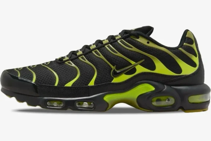 Side profile of Nike Air Max Plus sneakers in black and Pacific Moss green with wavy overlays. - SKU DM0032-010