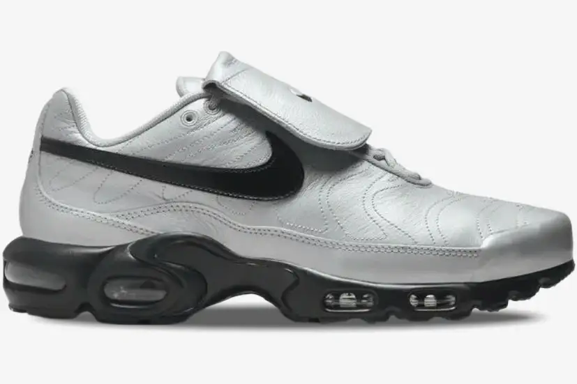 nike-air-max-plus-tiempo-silver-black-side-view-hm6850-001 Nike Air Max Plus Tiempo in silver and black, side profile view showing the fold-over tongue and Air Max sole. - SKU HM6850-001