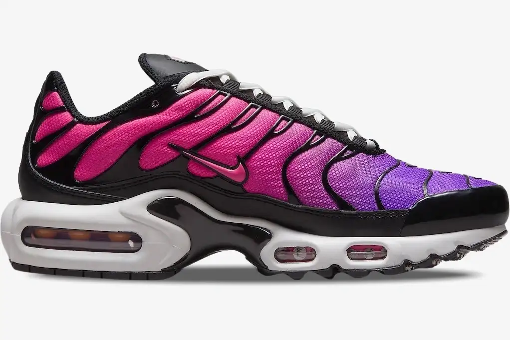 nike-air-max-plus-tn-dusk-gradient-side-view-dz3670-500-766-004 Nike Air Max Plus TN Dusk sneaker featuring a pink and purple gradient mesh upper, black overlays, and white midsole, side view. - SKU DZ3670-500