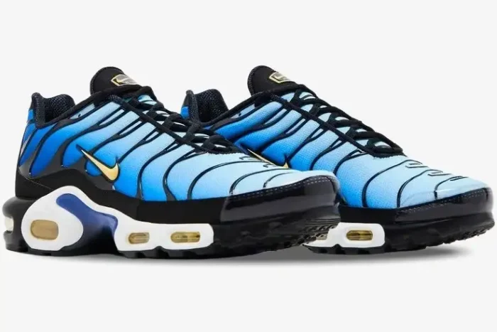 Nike Air Max Plus TN Hyper Blue OG Retro sneakers in a three-quarter side view with blue gradient mesh. - SKU DX0755-001