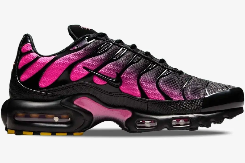 nike-air-max-plus-tn-pink-black-gradient-side-dm0032-020-367-470 Nike Air Max Plus TN sneaker in pink and black gradient, side profile view with visible Air units. - SKU DM0032-020