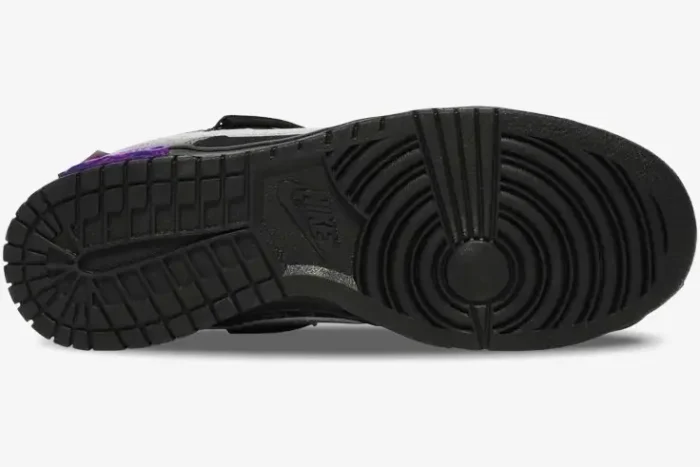 Bottom view of the black rubber outsole on the Nike Dunk Low x Off-White Lot 50 of 50 sneaker. - SKU DM1602-001