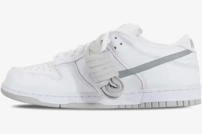 Side profile of Nike SB Dunk Low x Supreme White Grey sneaker with extra grey laces. - SKU HQ8487100