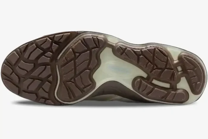 Bottom view of the Travis Scott x Nike Zoom Field Jaxx Leche Blue outsole with brown and cream tread. - SKU HQ3072-400