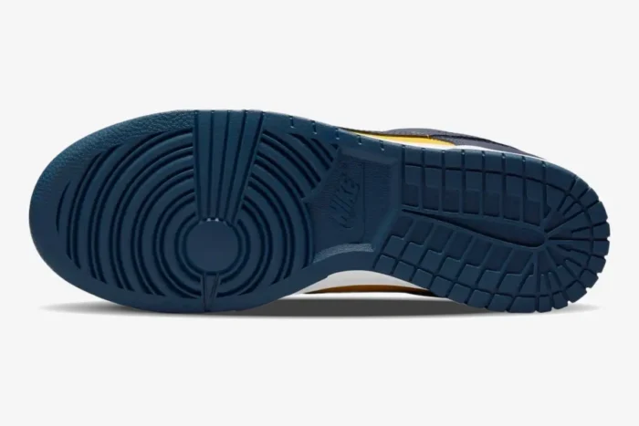 Nike SB Dunk Low Michigan - Image 3